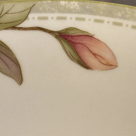 ONEIDA Fine Porcelain Select Collection Savannah Floral 9.25" Vegetable Bowl - Picture 5 of 7